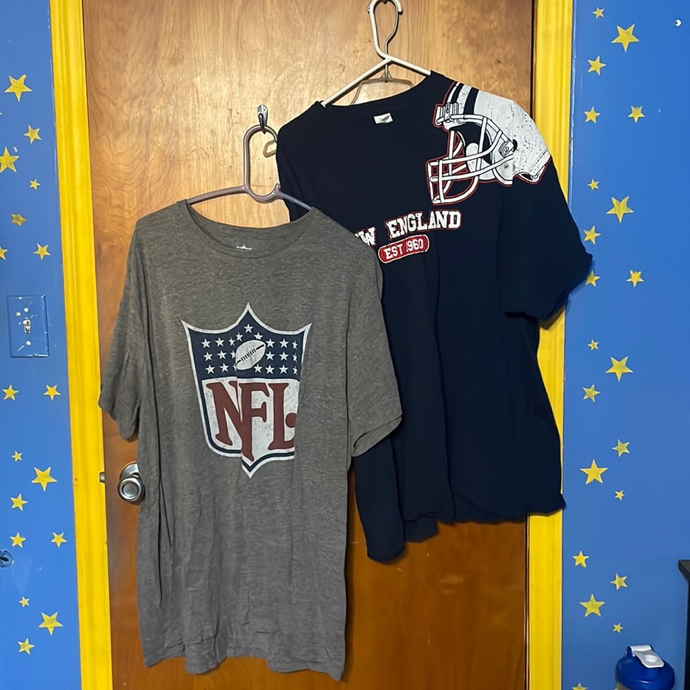 2 XXL T Shirts